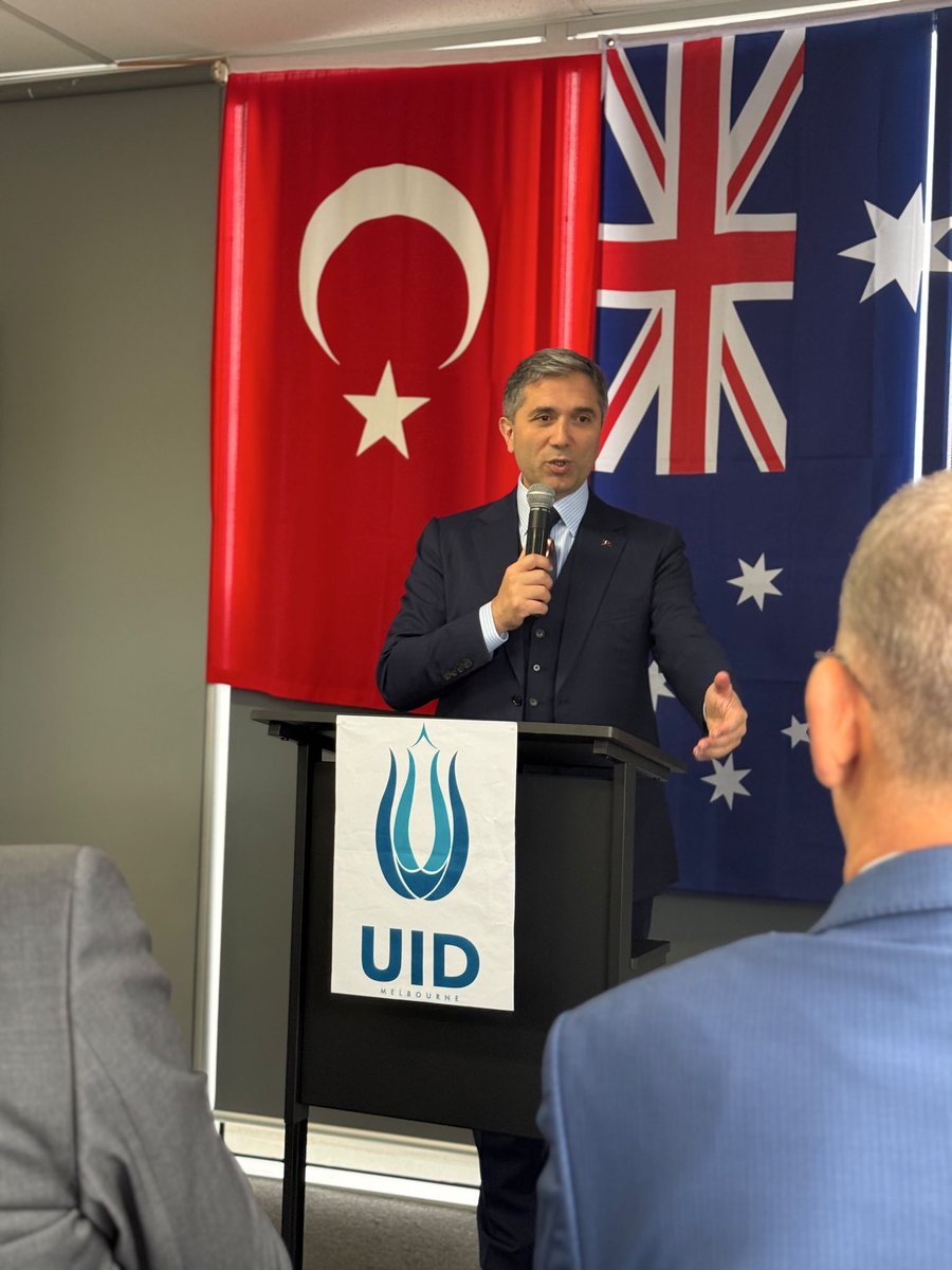 SirakayaZafer's tweet photo. 📍Avustralya 

Avustralya temaslarımız kapsamında, yurt dışı Türk toplumumuzun önemli sivil toplum kuruluşlarından biri olan @U_I_D’nin Melbourne Ofisi’nin açılış programına katıldık. 

Birlik ve beraberliğimizi güçlendiren, vatandaşlarımız arasındaki dayanışmayı pekiştiren her sivil toplum girişimini kıymetli görüyor; @U_I_D’nin Melbourne ofisinin hayırlı hizmetlere vesile olmasını diliyorum.