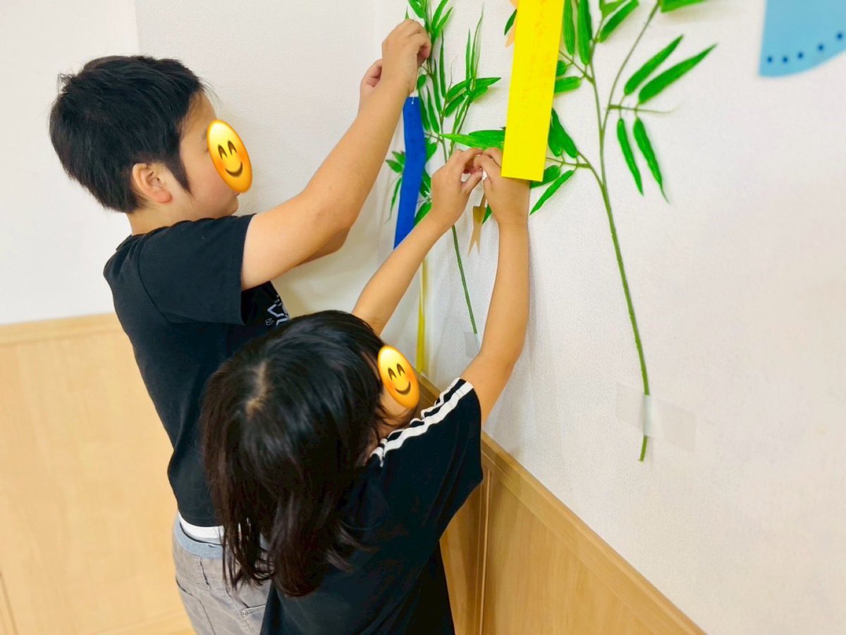 firstdream_21's tweet photo. 🧑🏻‍🦱浅草橋教室🧒🏻
2026.7.5(日)
『七夕飾り🎋』
もうすぐ七夕🎋です。今日はみんなと一緒に短冊に願い事を書きました😊最後に願い事が叶うようにと笑顔で笹の葉に飾り付けをしました✨

▽ファーストシーンドリームの詳細はこちら！
https://t.co/694S4VXsDC

#放デイ #室内活動 #七夕 #願い事 #短冊 https://t.co/cesKqQ4odT