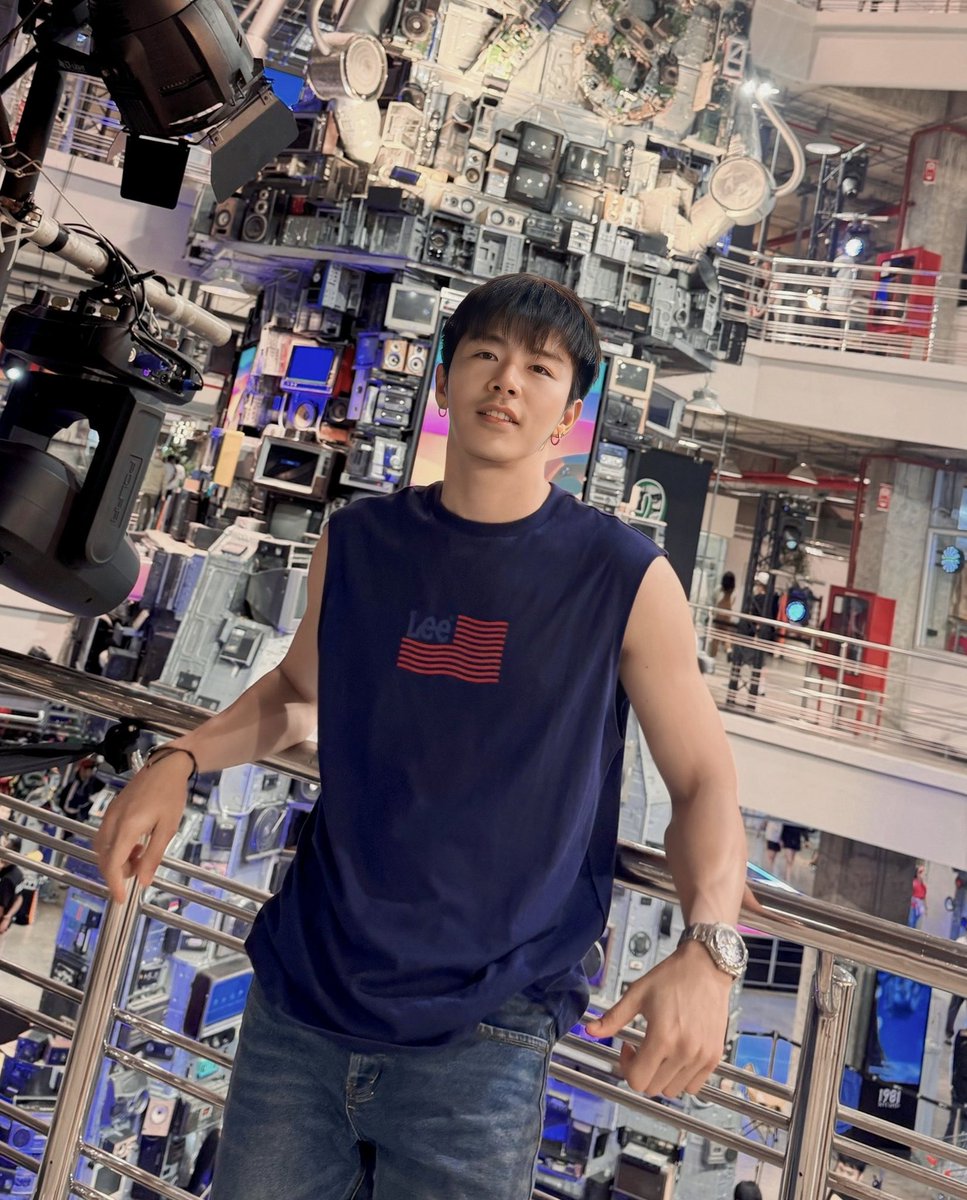 art_tinwiphat's tweet photo. หนุ่มฟ้อ หล่อเลี้ยว หล่อเลี้ยว 😎😘🤭
#ARTTIN #อาร์ตติณณ์ https://t.co/D2O66u9UG4