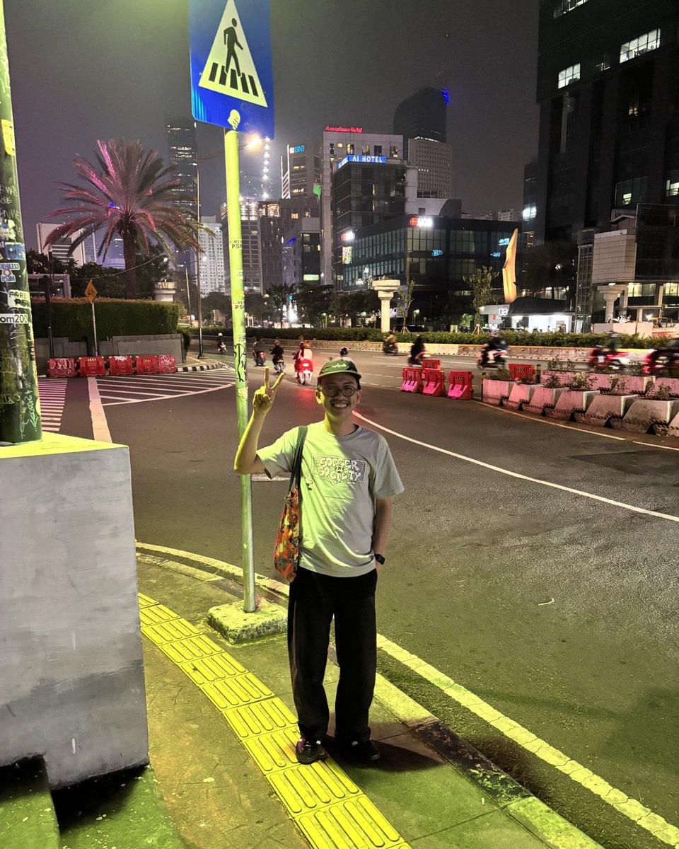 fakyorke's tweet photo. dab tara in the city 🏙️ https://t.co/tfDdwiOuI6