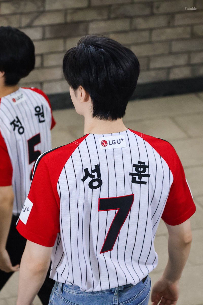 Jst_like_a_zooe's tweet photo. It’s JayHoon and their lucky 7 against the world https://t.co/8avCqS599R