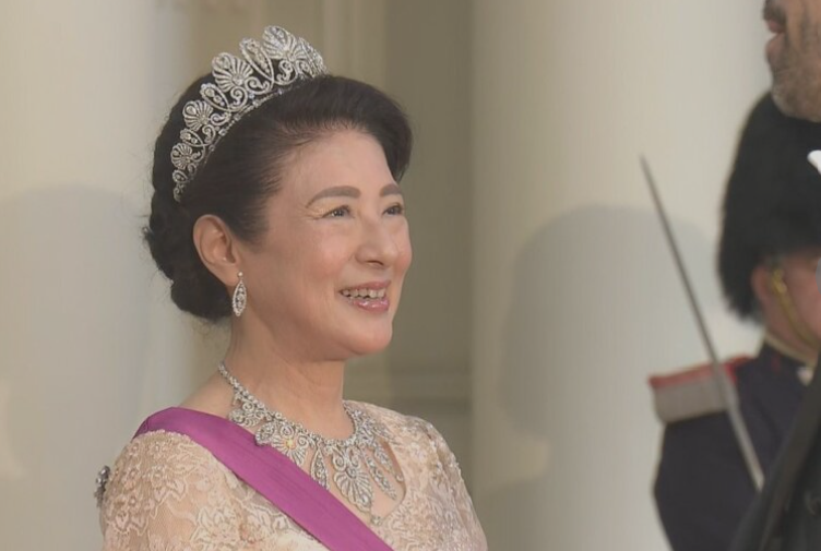 12_1_iron_opal's tweet photo. 天皇ご一家を敬愛する私達国民から、
皇后陛下と敬宮様に
「永久日本ジュエリーベストドレッサー賞」
を差し上げたいです💖👑✨

※ちなみに皇族女性で、このお二人だけ今までティアラやネックレスを新調されたことがありません。 https://t.co/yof8QIf0KK
