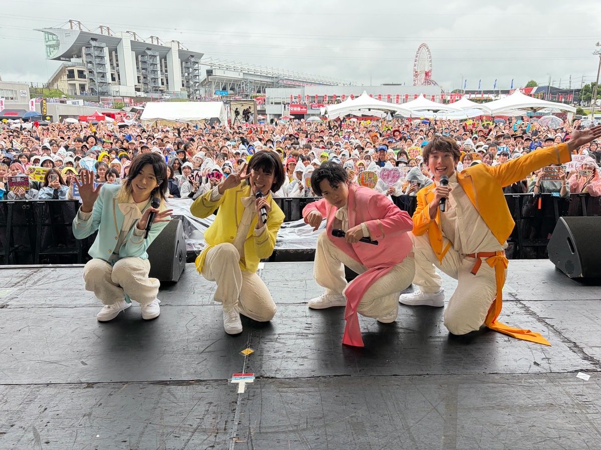 monaki_official's tweet photo. やっほ〜！おヨネです☺️

本日は鈴鹿サーキットにて開催された「8FES！」に出演させて頂きました！！🛞🏍️
お足元の悪い中ご来場頂いた皆様、ありがとうございました！🥳

8時間耐久ロードレースの開幕を観覧させて頂きました...！バイクのレースを間近で見るのは初めてだったので、レース場の匂いや音、疾走感や風など、飛び込んでくる感覚全てが新鮮でした...！😳
そしてライブにも沢山の方々にお越し頂き、とても嬉しかったです！雨が降る中だったので、風邪をひきませぬように...🤧☔️

P.S. 近日フェスに出演させて頂ける機会が多かったのですが、それぞれのフェスに特色があり面白かったです...！⭐️
