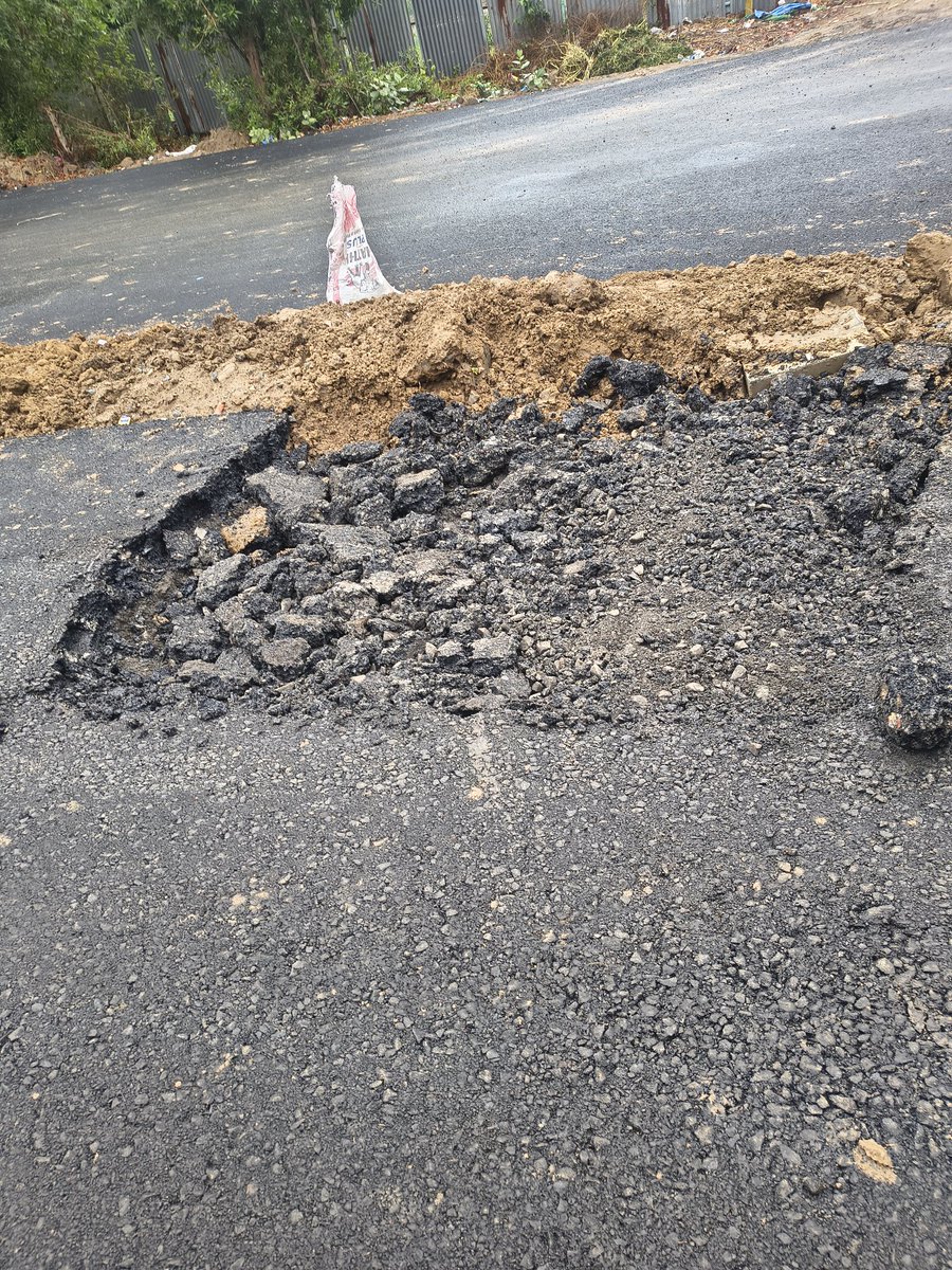 HirendrasinghCh's tweet photo. Recently ( week before) built Road work in Shela area of   Ahmedabad( Near O7 Club) is of poor quality. Bringing to Your Notice for Timely action as still Responsible AUDA Engineer and Contractor can be guided for correcting their gross construction procedural laps. https://t.co/gc44hLw2Ot