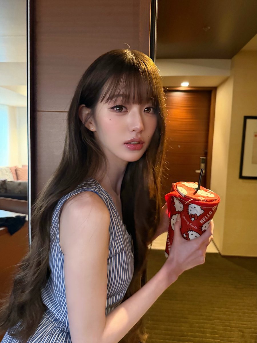 WonyoungGlobal's tweet photo. 📸 [PHOTO] 260705 Jang Wonyoung Instagram update (3)

💌 Peek out

🎵 Frank Sativa - THAT'S MY GIRL

#IVE #아이브 #JANGWONYOUNG #장원영 https://t.co/GYjTbIPPOO