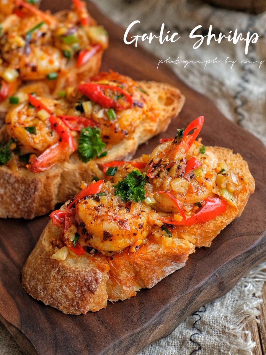 utan0309's tweet photo. Made garlic butter prawns in 15 mins! Juicy, fragrant, and perfect with toasted baguette. My weeknight dinner just got way better. ， https://t.co/LBGgF7WO8X