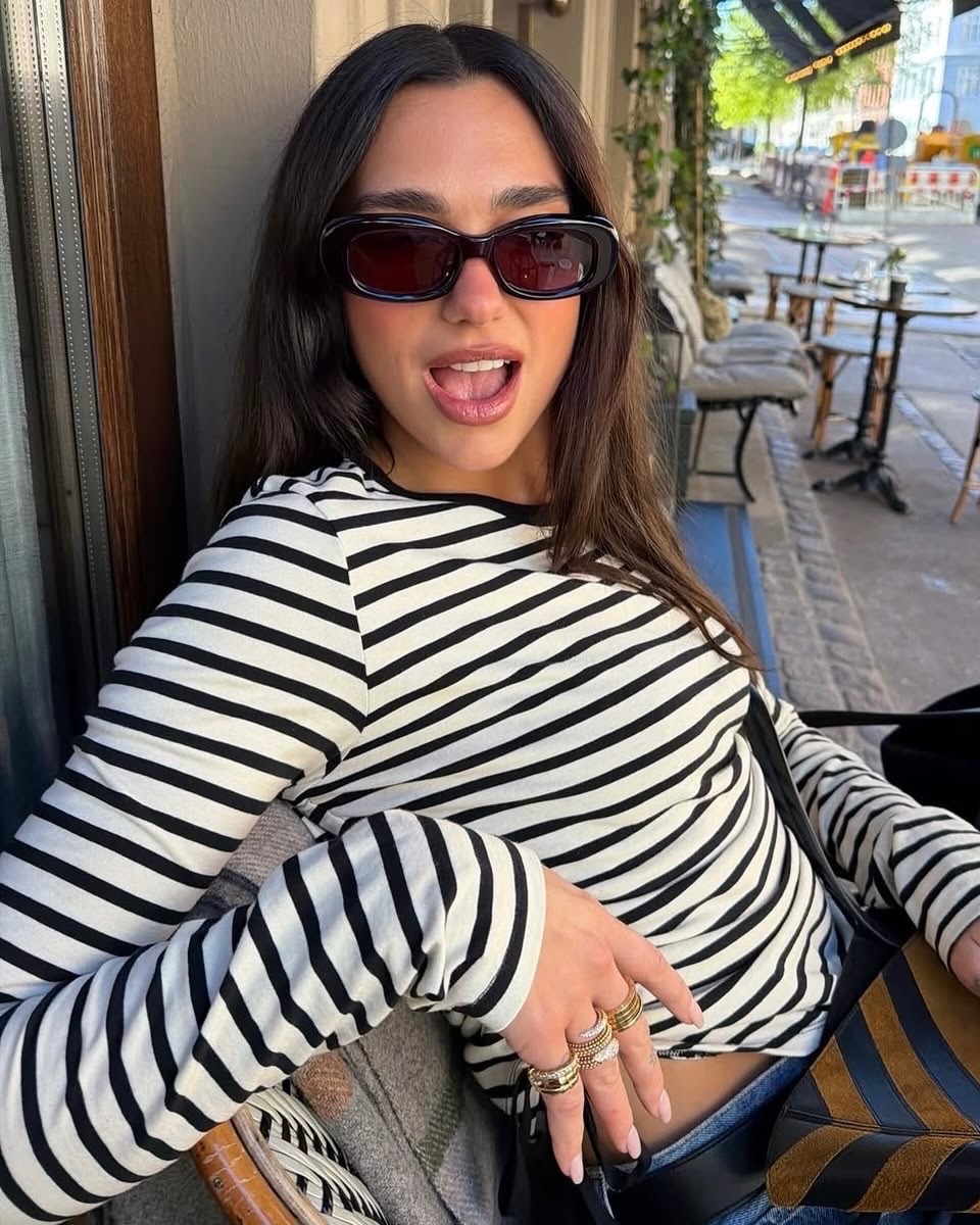 dualipafeeds's tweet photo. dua lipa belongs in a museum https://t.co/hLaEr04G74