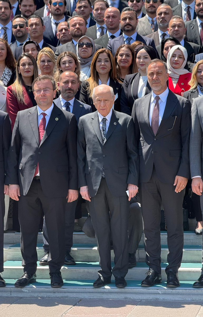 CamurMehmet123's tweet photo. Başladık..Yürüdük..Engelleri Aştık…
Onurlu yürüyüşümüze çokça katılımlar da oldu…
Giderken küçülenler de!

Liderimiz Devlet Bahçeli..BİZ’i temsil eder. Şerefimizdir. Emrinde ve izindeyiz…

İlkeli duruşumuzu bozmadan yürüyoruz..
Biz Ülkücüyüz Andımız Var…

@BBvolkanyilmaz https://t.co/YSoQ3eLE1p
