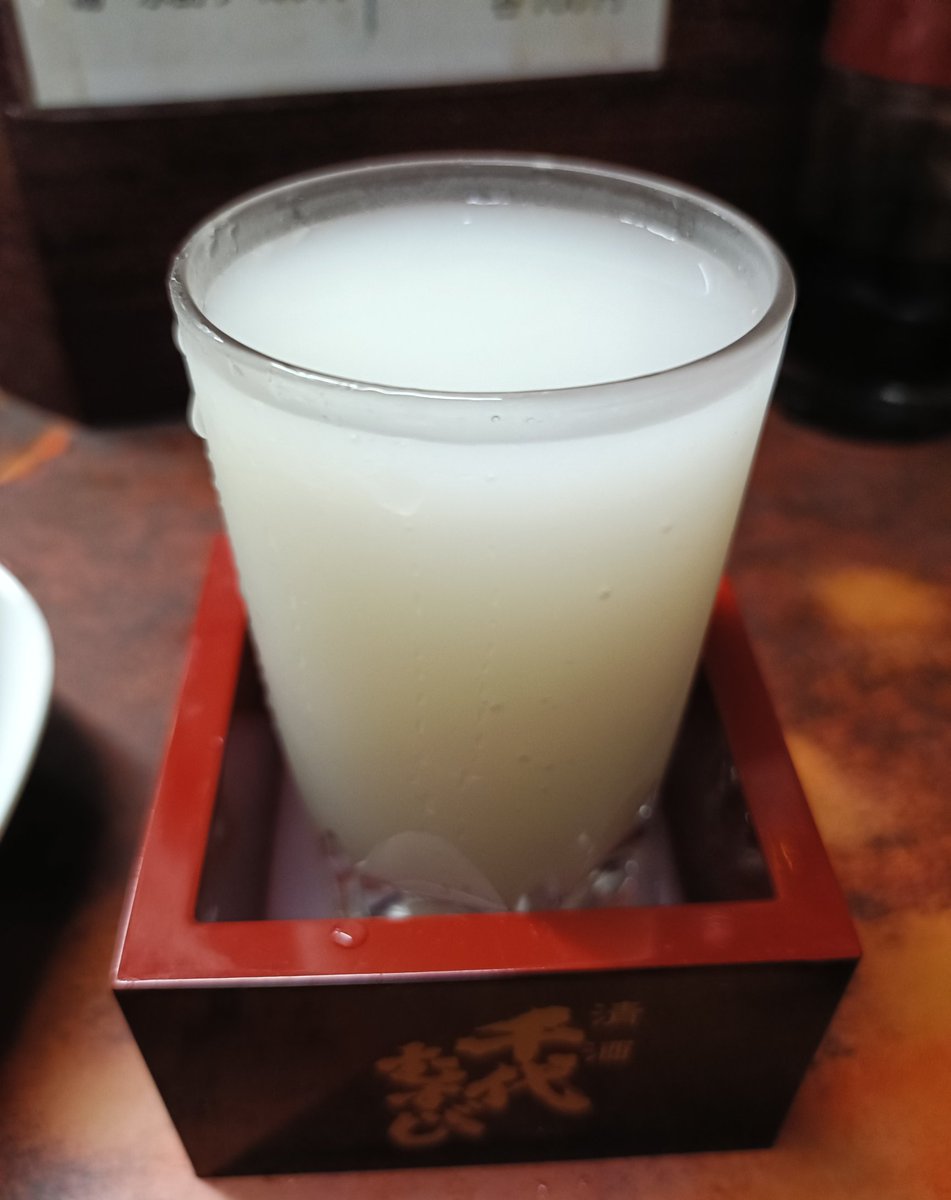 opshingo's tweet photo. 昨日は昼に梅田食道街「奴」で少し飲んだ。タコ刺身で千代むすび「こなき純米 夏酒 超辛口 無濾過原酒」→千代むすび「強力 おおにごり」🍶　　#opshingo酒場 https://t.co/4mLT42B063