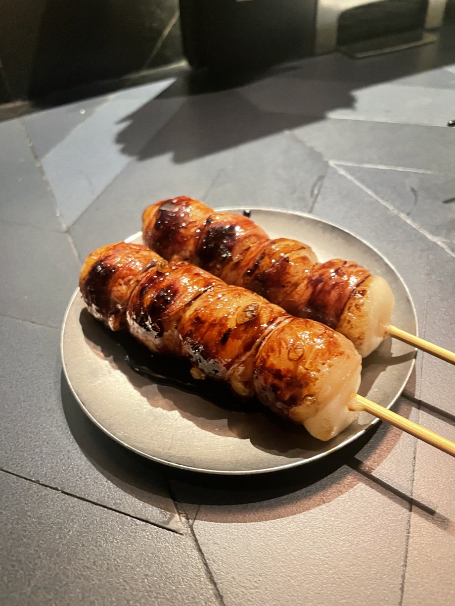 vivi3h's tweet photo. いっちゃんと焼鳥食べてきた！写真のセンスなさすぎていっちゃんに角度と明度の調節をしてもらいました 美味しそうに見えます https://t.co/WbmD7ZnlVt