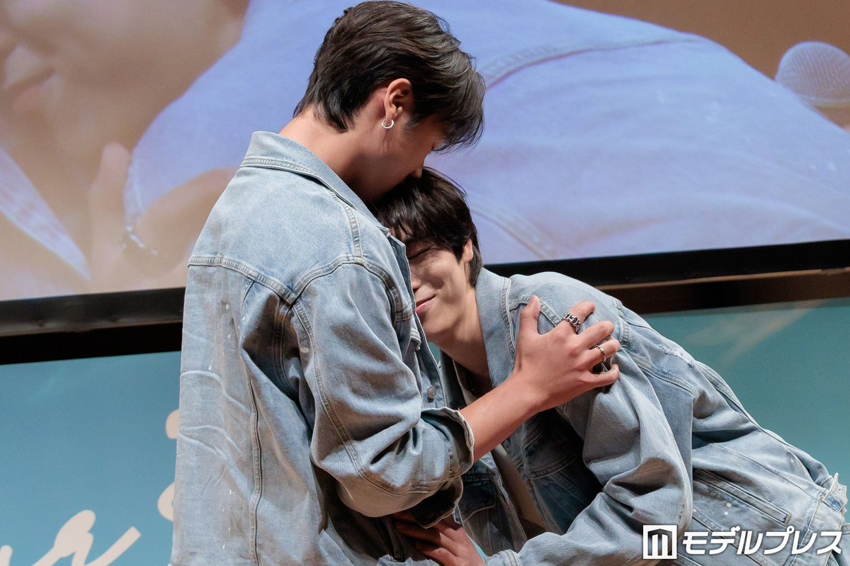 modelpress's tweet photo. DXTEEN福田歩汰＆ONE LOVE ONE HEART相原一心
劇中の“頭キス”再現で会場沸く🩷
https://t.co/aFVWRyD4mA

ドラマ『Your Sky ハレのち恋』舞台挨拶✨ https://t.co/9kRUM3GPvL