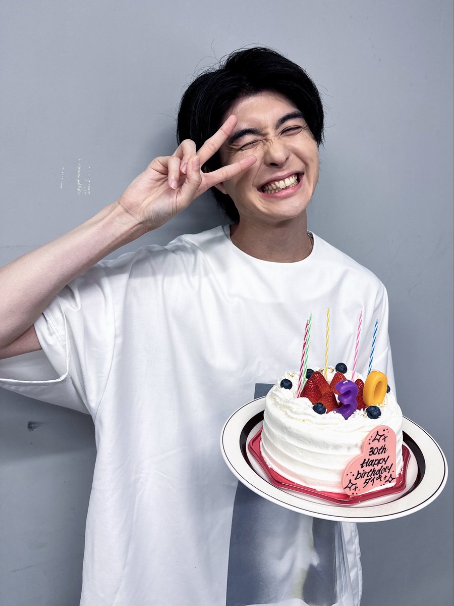 kamengumi_daiki's tweet photo. ファンミーティング
ありがとうございました🎋

みんなの願いを叶えるべく
今年も現れました‼︎

そして少し早めにお祝いしてもらえて
HAPPY DAYになりました🎂

みんなが笑ってくれるだけで
それだけでいいんです🪻

#華MEN組 https://t.co/OfAxv70YiC