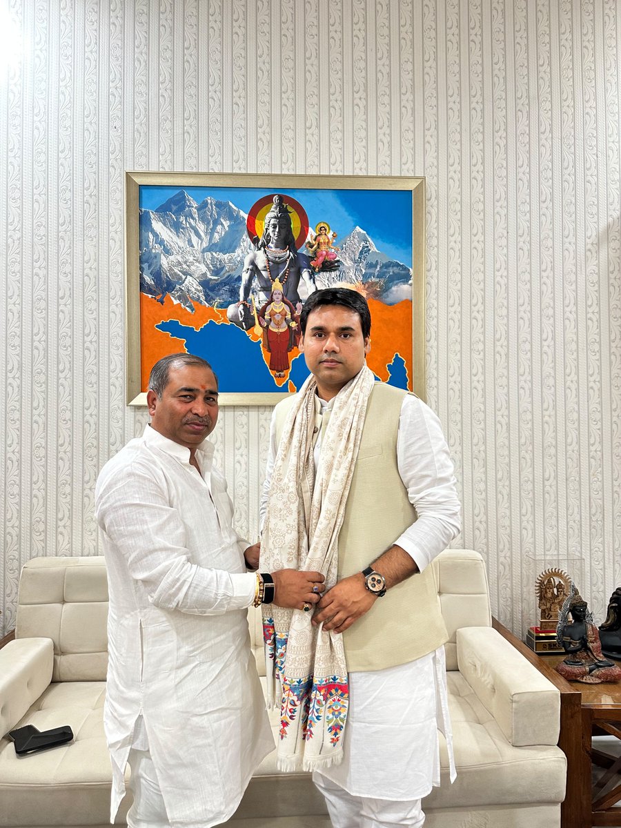 BrijeshSinghBJP's tweet photo. आज लखनऊ स्थित आवास पर पधारे भारतीय जनता पार्टी उत्तर प्रदेश के नव नियुक्त प्रदेश मंत्री श्री @AYBPS जी का आत्मीय स्वागत किया तथा नवीन दायित्व हेतु हार्दिक बधाई एवं शुभकामनाएं दीं। https://t.co/N1ADKfKpqa