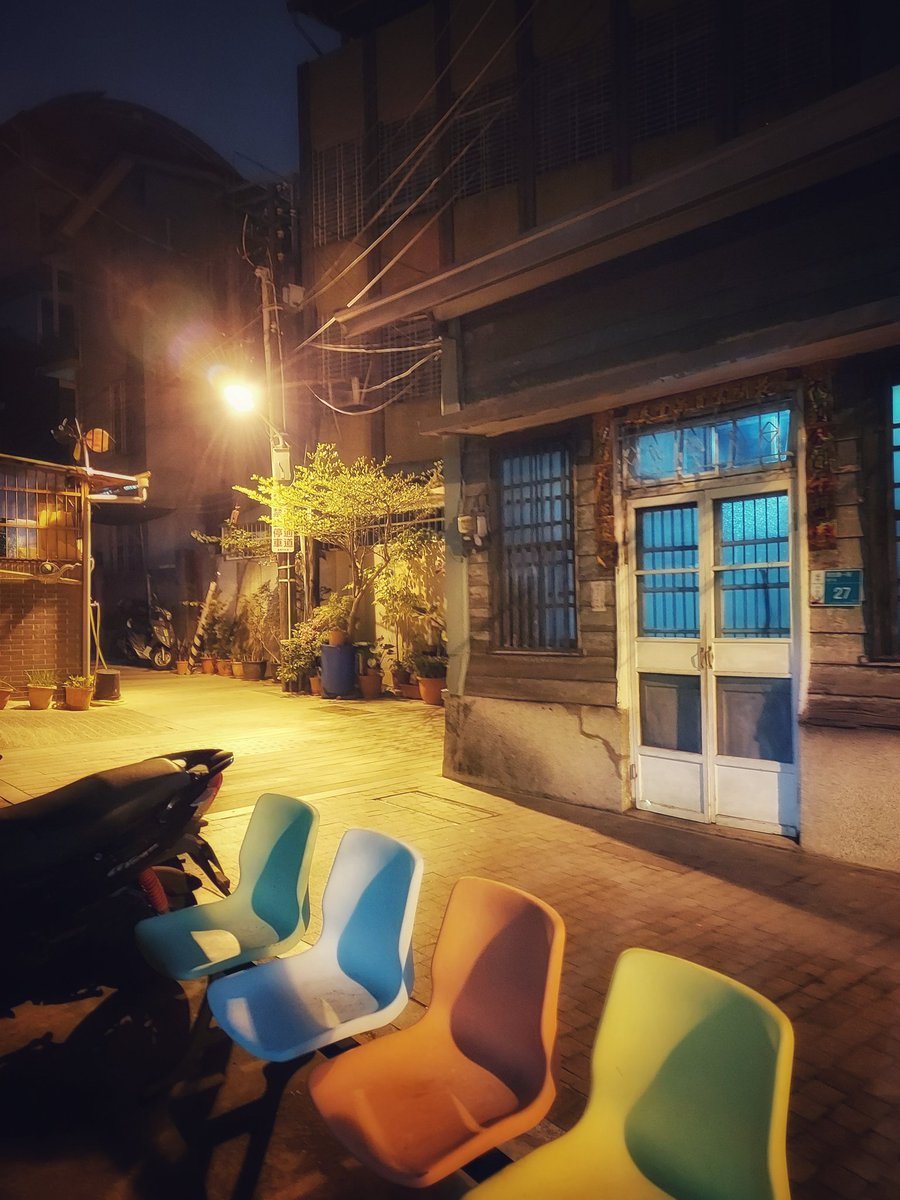 ckckforeskin's tweet photo. 夕べの路地へ 91
#AsianEmergingPhoto #Taiwan #LightAndShadow #oldhouse #nightphotography #alley #window
#streetsnap #chairs
©️skinskin https://t.co/SAtn7MyKeq