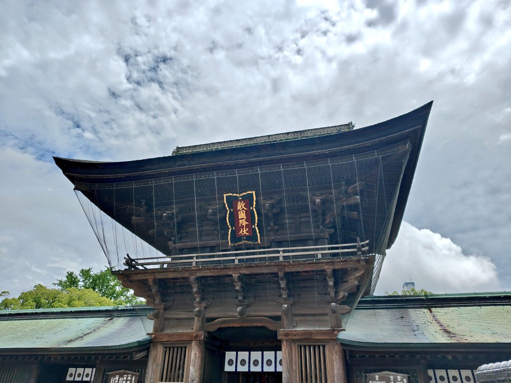 hakatamon36's tweet photo. 大雨の合間に筥崎宮へアビスパ福岡の必勝祈願に行って来ました🐝 https://t.co/irynU0PUoQ
