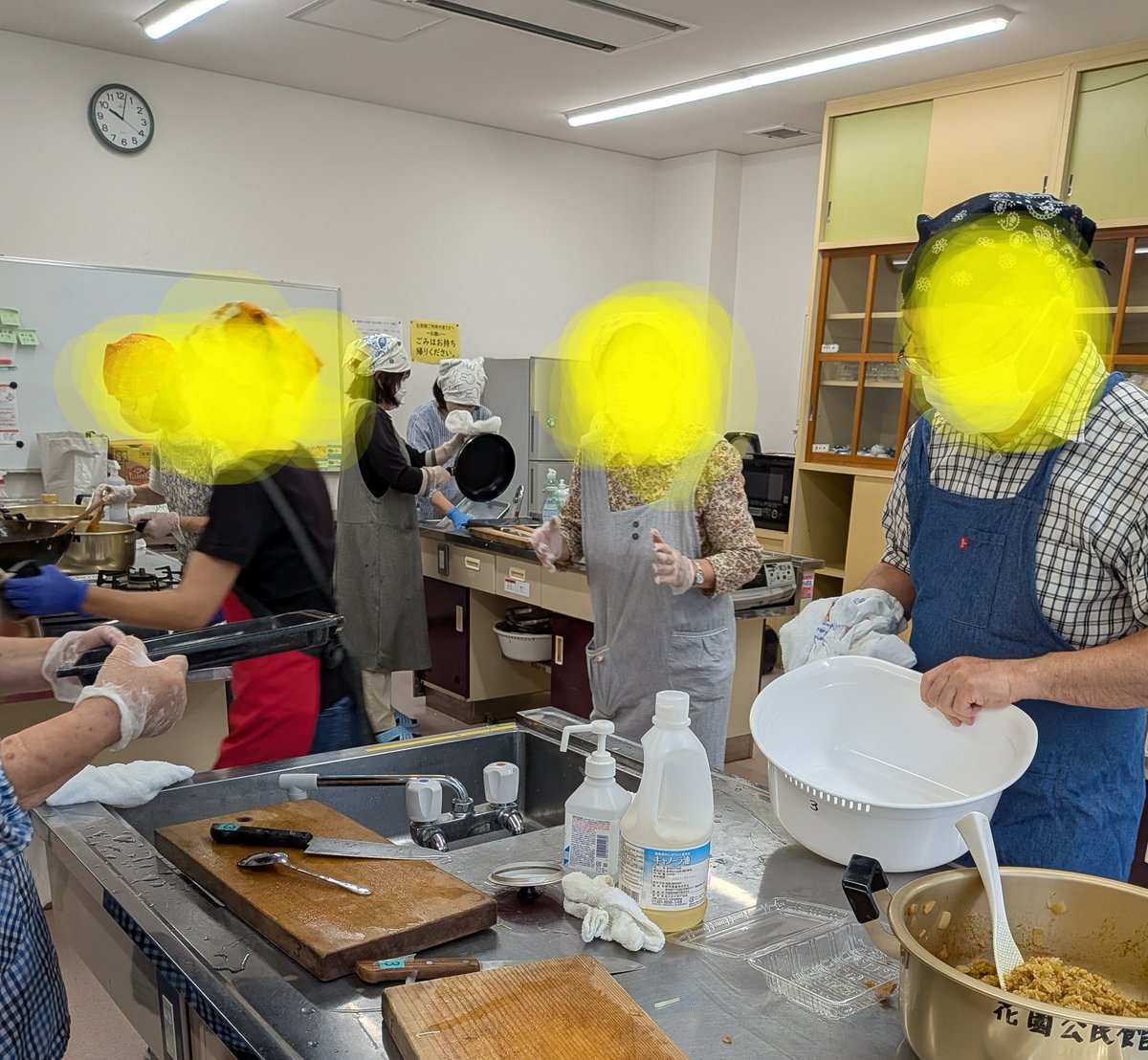 sanpei_31's tweet photo. 令和8.7.5     #ﾁｬｲﾙﾄﾞｷｯﾁﾝで子ども食堂を開催しました。
　皆さん調理を研究されています。
　初めてのドライカレーを作りました。美味しかったです。
#千葉市議会議員
#さんぺい輝枝
#立憲民主党 https://t.co/faySJcMgd6