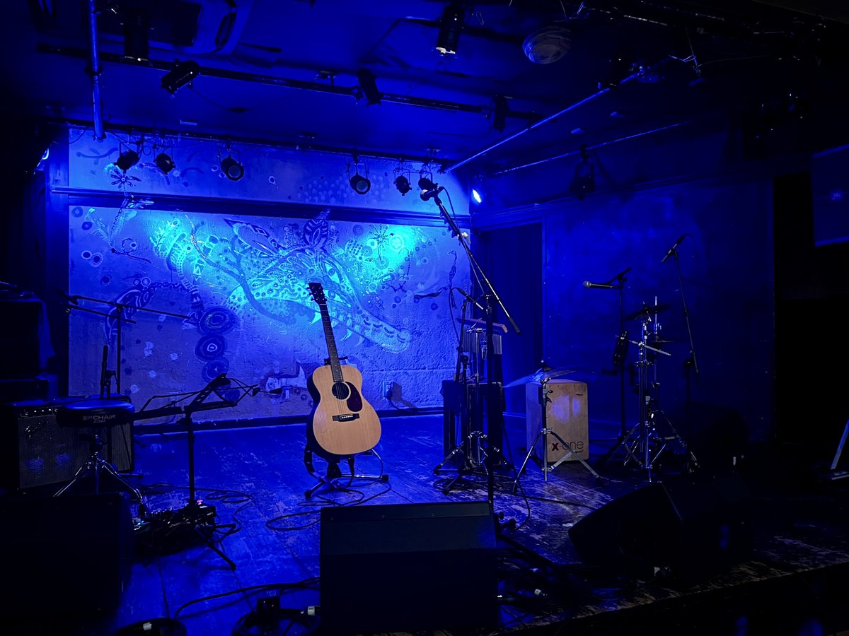 yosuke29_'s tweet photo. 今日のお昼は、代官山 晴れたら空に豆まいて へ!
「芽のでる方へ」
お昼からGood Musicを!
ゆるやかに柔らかく🍃
SAEKAちゃんはGt.とPerc.のアコバン編成!
てのちゃん久々!この箱に合いそう!
DamDamさんは韓国から日本ツアー中✨初めて観る!
#SAEKA / #栢本ての / :DamDam ( #담담 ) https://t.co/1CYKHSDlxM