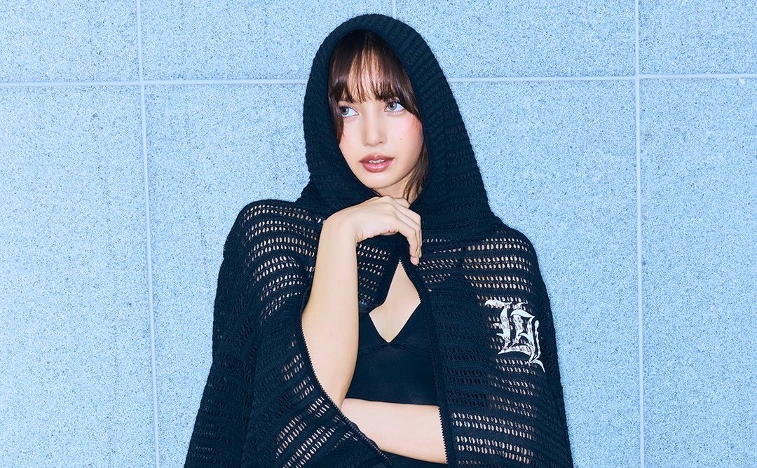 popkulisi's tweet photo. BLACKPINK sonrası solo dünyasını kendi şirketi LLOUD üzerinden büyüten LISA, kampanya için gerçekleştirilen yeni çekimde kamera karşısına geçti. https://t.co/p1ldQyvK9u