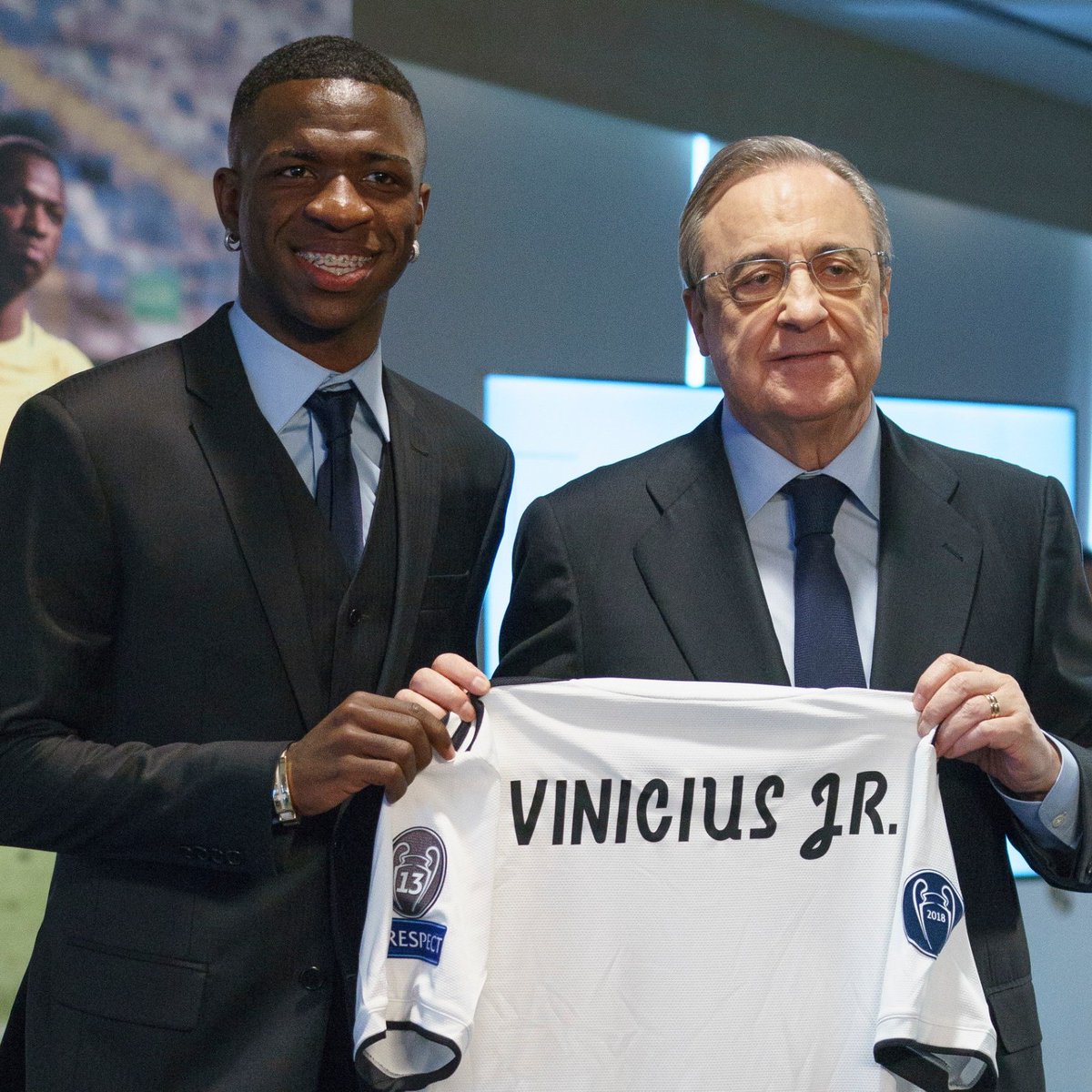 MadridXtra's tweet photo. 🚨 JUST IN: Vini Jr's future depends on another meeting with Florentino Pérez. 

Perez has been key in Vini's life. 

Vini greatly admires him for his support since arriving at Real Madrid. @jfelixdiaz https://t.co/enNJAyrcBZ