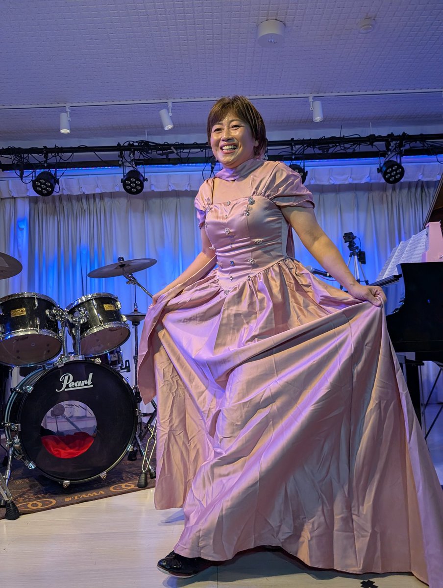 _to_shi__'s tweet photo. 弾き語り🎹w
この日の為に買ったドレス〜👗
#シン・広田・葛飾さくら
#プチプチ乱丸フェスタ https://t.co/PzljWEOXZy