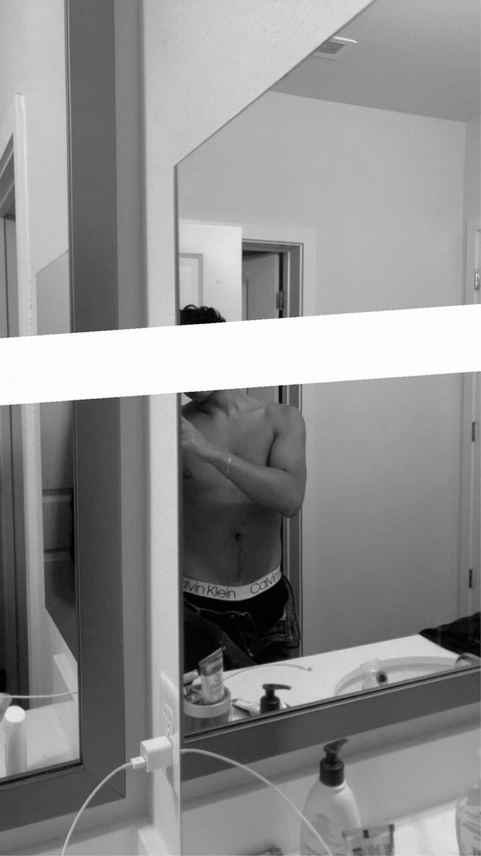Levicedonia's tweet photo. me! 
- 22
- he/him
- bi
- switch
- soft + hard kinks
- into art, thrifting, working out
- dms open!
like &amp; retweet to be mutuals

#nsfw #nsfwtwt https://t.co/eQMy4j60pl