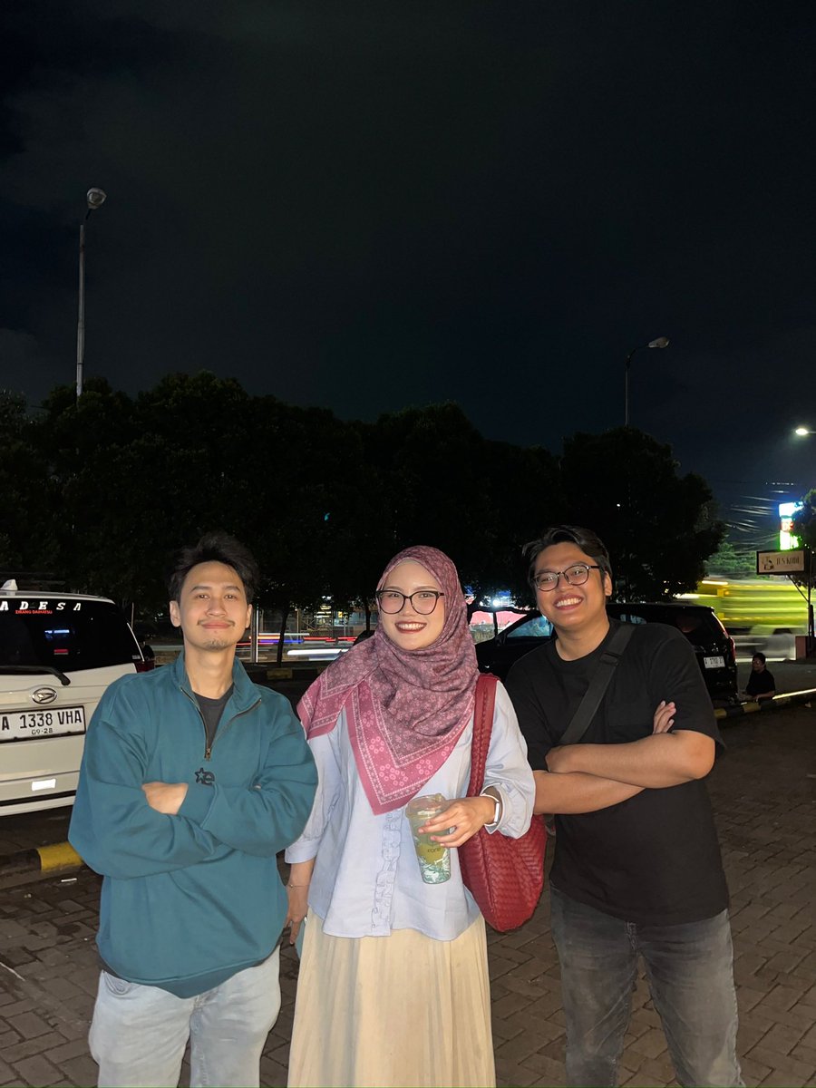 crankygvrl's tweet photo. temenan dari SMP, ini ada 2 circle & gue cewe sendiri dikedua circle ini

foto pertama itu mereka di acara nikahan gue, jadi ini adalah bukti kalo temenan lawan jenis tuh gapapaaa dan ga mesti berujung jatuh cinta😆☝🏻ada kok perasaan, tapi
perasaan SAYANGGGGGGG bukan cinta kayak ke pasangan gitu