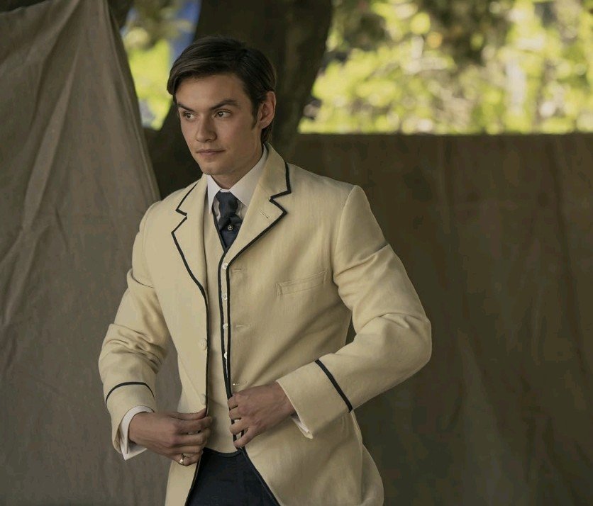 Star_Prince_88's tweet photo. Can we take a moment to admire how beautiful Enola &amp; Tewkesbury's wardrobe is? https://t.co/hPD7R4BSFP