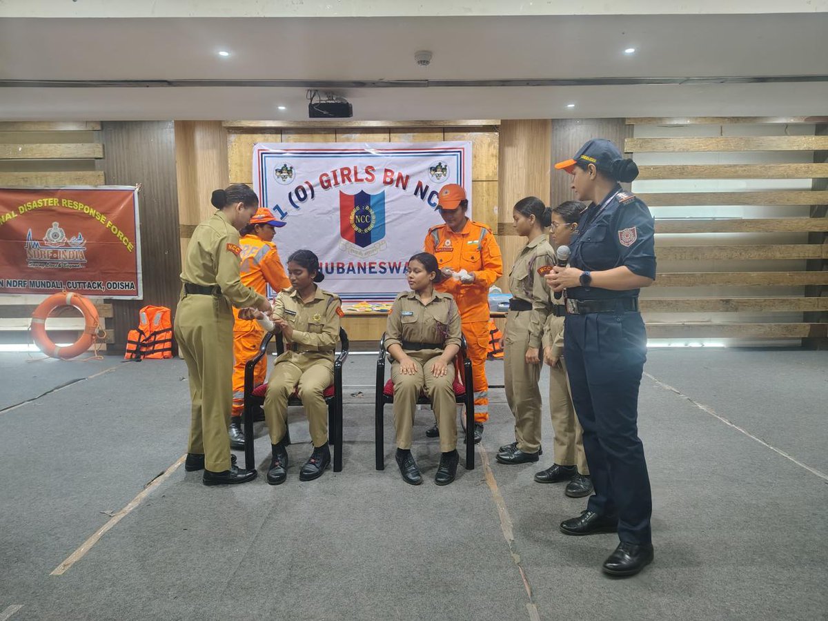 03NDRF's tweet photo. A lecture-cum-demonstration on DM Training  was conducted by 03 B͟n N͟D͟R͟F͟ for NCC girl cadets at Campus-5, SOA, Shampur, Bhubaneswar (Odisha) 

@NDRFHQ @ndmaindia https://t.co/3K02r8ngIK
