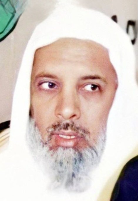 ALfalehaaa's tweet photo. قال العلامة بكر أبو زيد - رحمه الله - عن بعض الأحكام التي اختصّ بها الرجال:
1. أنّهم قَوّامون على البيوت بالحِفْظ والرعاية، وحراسة الفضيلة.
2. أنّ النبوّة والرسالة لم تكن إلا في الرجال دون النساء.
3. أنّ الولاية العامّة والنّيابة عنها كالولاية والقضاء وغيرهما، وسائر الولايات كالولاية في النكاح، لا تكون إلا للرجال دون النساء.
4. أنّ الرجال اختصَّوا بكثير من العبادات دون النساء مثل: الجهاد، والجُمَع، والجَماعات، والأذان، والإقامة وغيرها.
5. أنّ للرجل ضِعف ما للأنثى في الميراث، والدّية، والشهادة، والعتق، والعقيقة.
= حراسة الفضيلة.