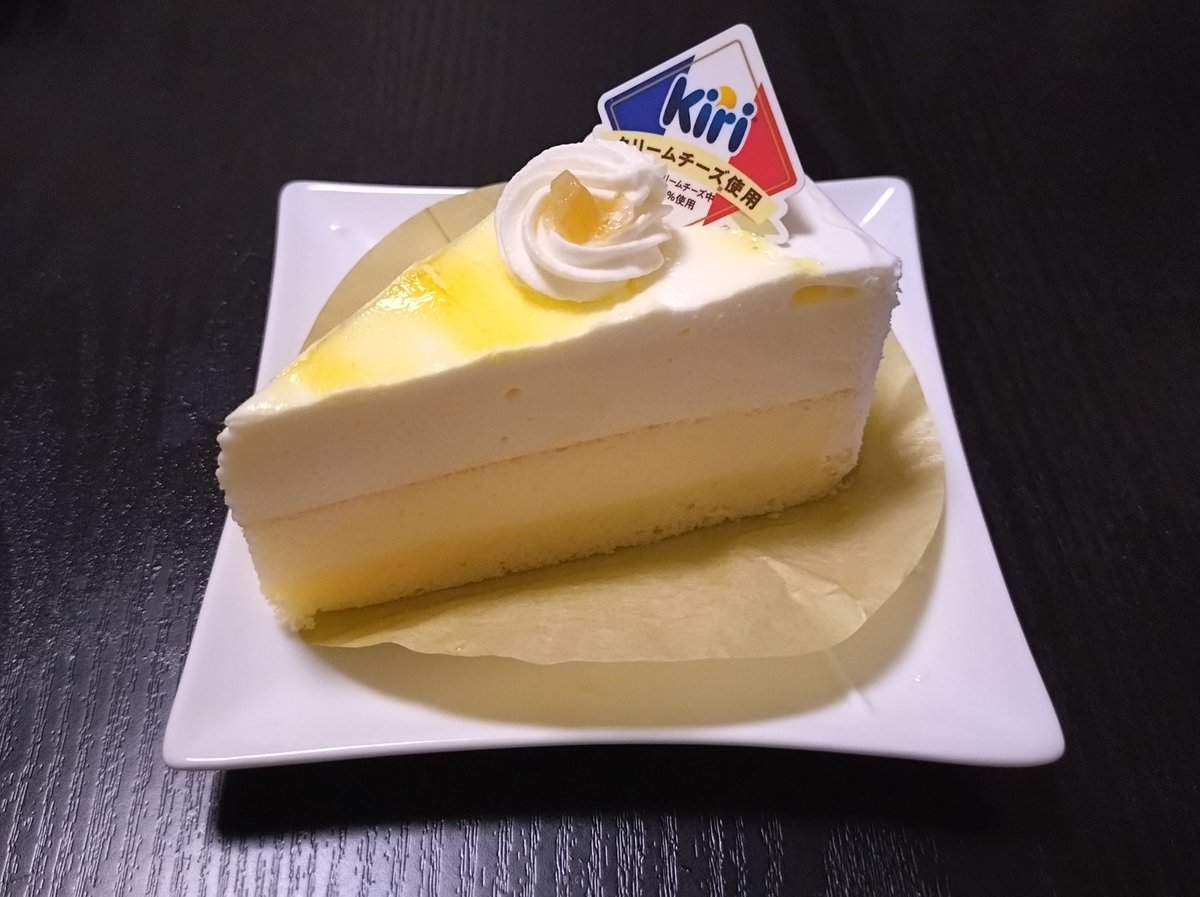 choco_mint01's tweet photo. 美味しすぎてまたレモンのベイクドチーズケーキ食べちゃった😭😭 美味しすぎる😭😭😭 その上めっちゃ美味しいパンも食べた😭😭😭😭 罪…………🫠 https://t.co/HzwY0vI7Gj