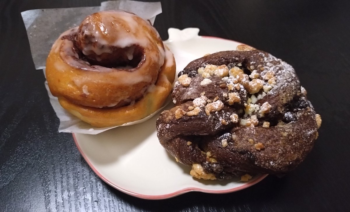 choco_mint01's tweet photo. 美味しすぎてまたレモンのベイクドチーズケーキ食べちゃった😭😭 美味しすぎる😭😭😭 その上めっちゃ美味しいパンも食べた😭😭😭😭 罪…………🫠 https://t.co/HzwY0vI7Gj