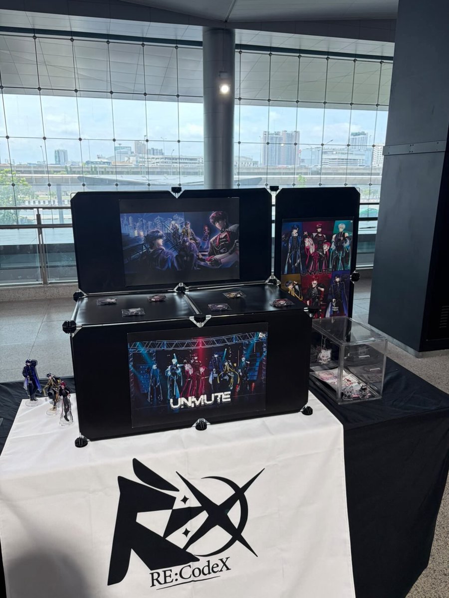 recodeX_info's tweet photo. วันสุดท้ายแล้วน้าาา! ใครยังไม่มาเช็คอินหรือแวะมาหาพวกเรา RE:CodeX รีบพุ่งตัวมาด่วน ๆ เลยยย 💨

บูธ EX4 ของพวกเรายังรอต้อนรับทุกคนอยู่ มีแสตนดี้หล่อ ๆ กับกู๊ดส์น่ารัก ๆ รอให้รับกลับบ้านอยู่นะครับ ก่อนงานจะเลิกมาเจอกันให้ได้นะ! 🔗✨

#ReCodeX #CircleCon #CircleCon3 https://t.co/NIPjynvRXc