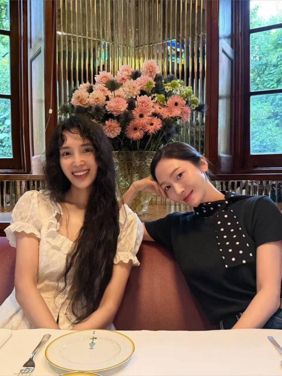 jesseeca_syj's tweet photo. June &amp; July through little moments. 👯💗✌🏻 https://t.co/bZagm1iAiM