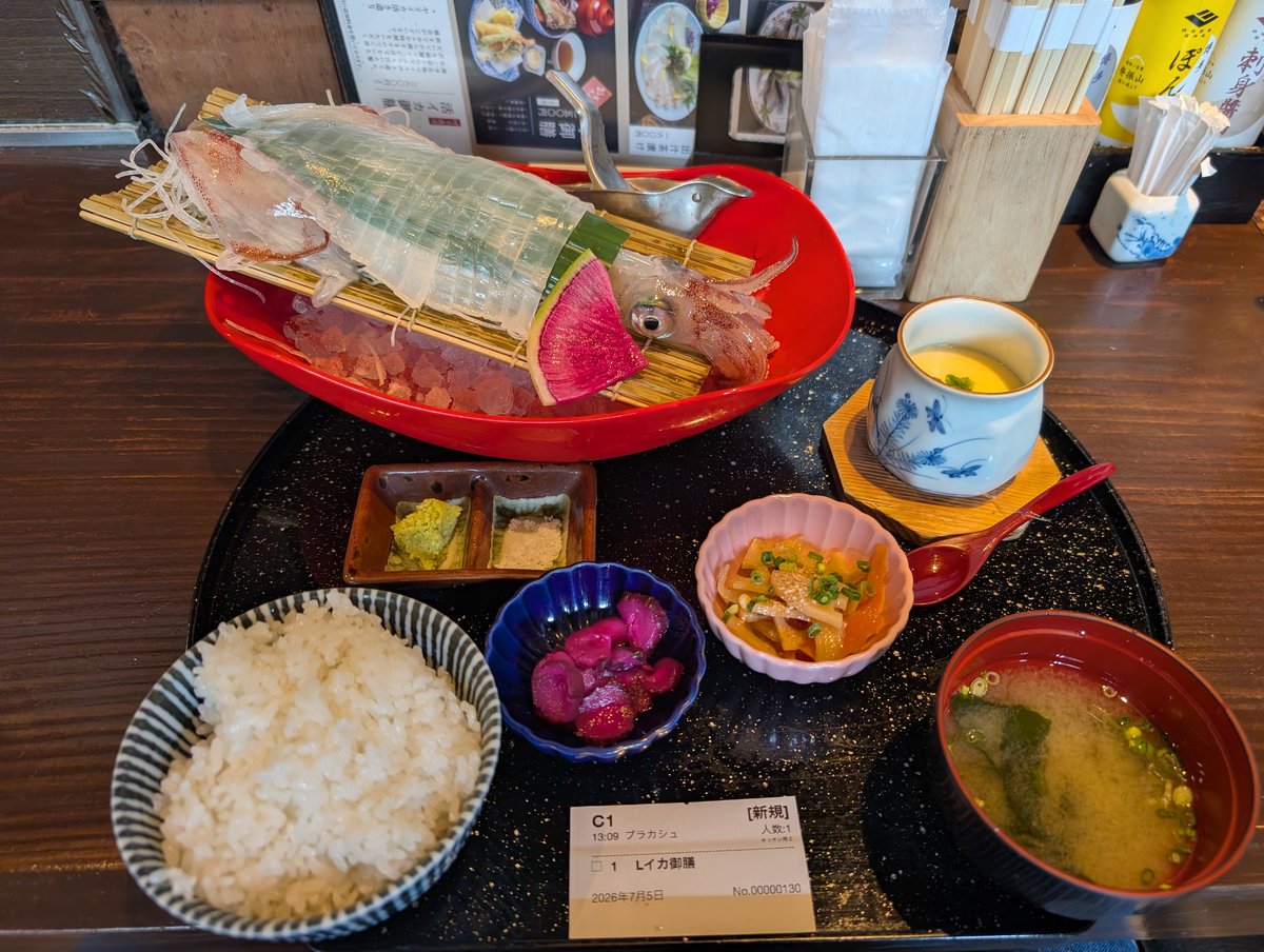 kuma_suke's tweet photo. 今年も活きイカ美味しゅうございました。これで3600円はうれしい https://t.co/nLJygd18MZ