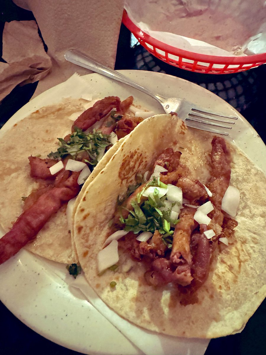 jaymartinez1973's tweet photo. #Foood #Foodie #Dinner #HappyJuly4 #Mexican Tripa tacos Bistec ala Mexicanawhy the heck not https://t.co/XyQfJH9MjM