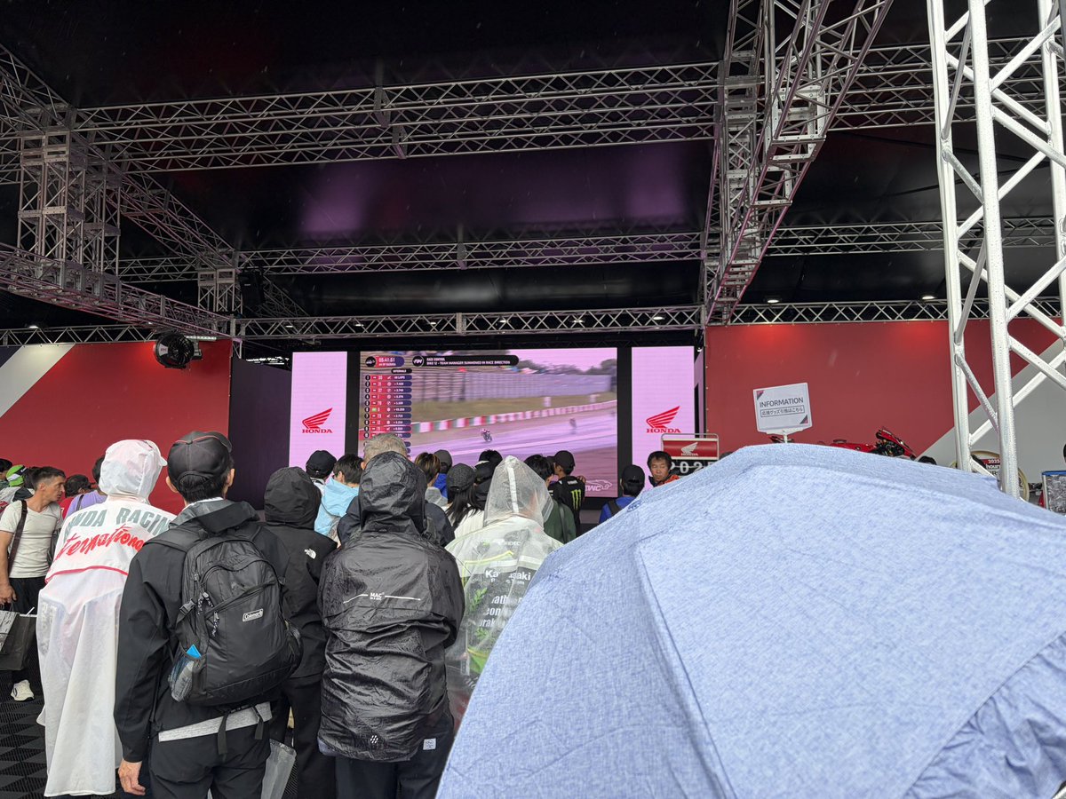 RR64772985's tweet photo. #Hondaガチャ2026 #Honda8耐5連覇

雨… https://t.co/gVgbHtwBKd