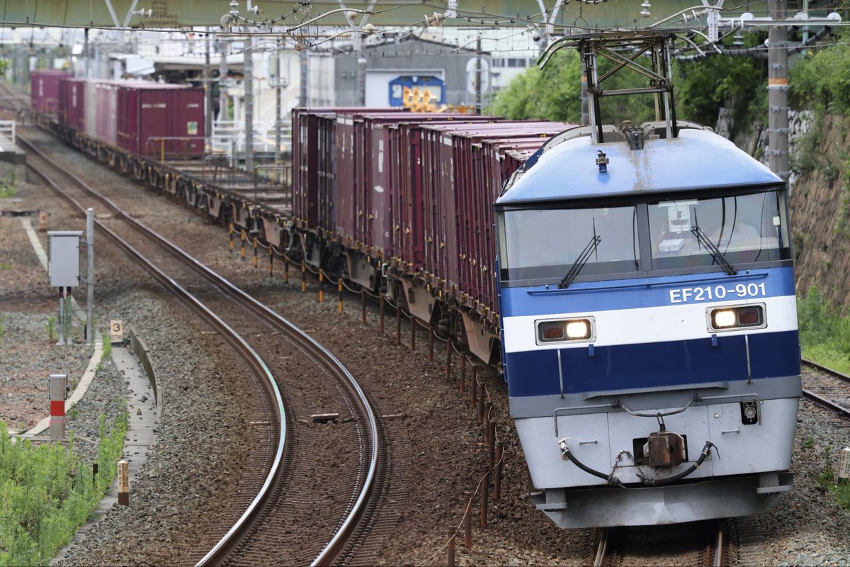 EF6477's tweet photo. 2026.7.5
1066レ  EF210-901+コキ
5〜11車目が空コキだったので縦アンにするか迷った挙句横アンで… https://t.co/SERxtlRNzU