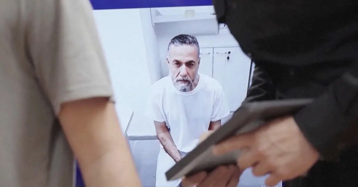 teleSURtv's tweet photo. 🚨 Médico palestino en riesgo inminente de muerte tras torturas en prisión israelí

🔴 La organización Médicos por los Derechos Humanos de Israel (PHRI) alertó sobre el grave deterioro físico y psicológico del doctor Hussam Abu Safiya, director del hospital Kamal Adwan, de Gaza, quien permanece retenido por las fuerzas israelíes desde diciembre de 2024.

https://t.co/ogf25EQm43