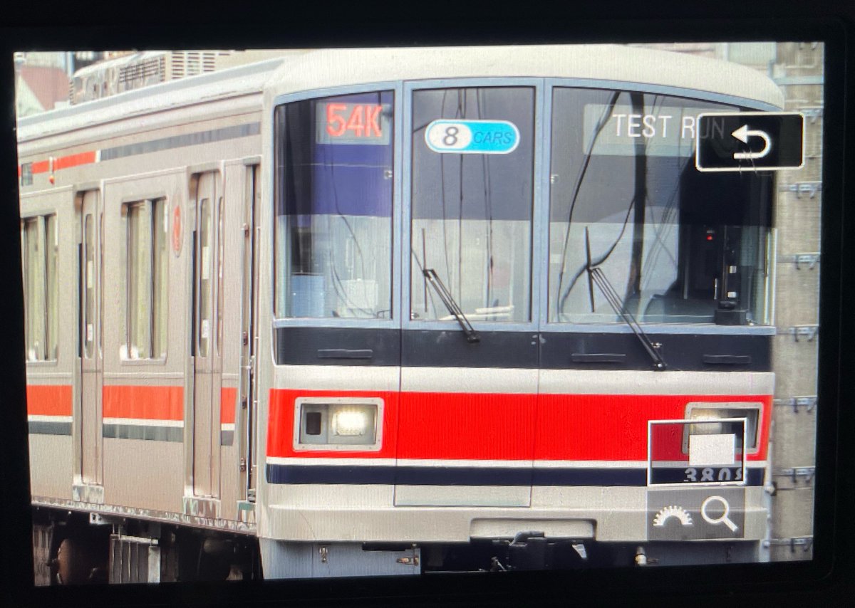 梶_ tweet media