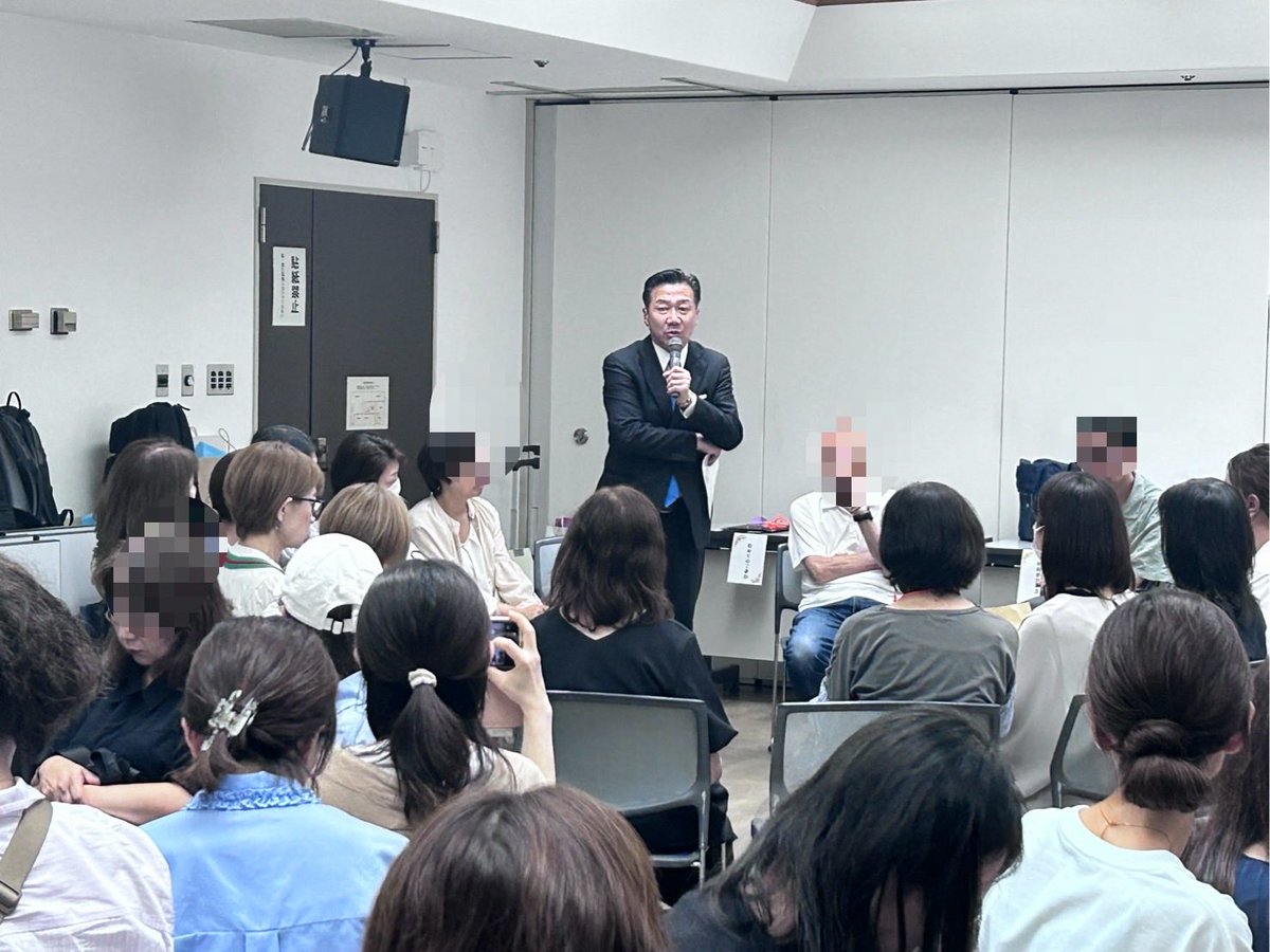 gdfam_NPO's tweet photo. 7/4(土)開催の #全国ギャンブル依存症家族の会 京都に、参議院議員、依存症対策議員連盟事務局長の 福山哲郎様　#fuku_tetsu がお越しくださいました。
先日、ギャンブル依存症対策に関する要望書を各省庁へ提出してくださったことをご報告いただきました。
会終了後も私たちの輪に入り、参加者の話に親身に耳を傾けてくださいました。
いつも温かいご支援をいただき、心より感謝申し上げます。
#ギャンブル　#ギャンブル依存症