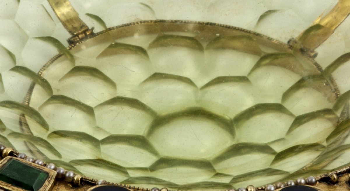 persiaantigua's tweet photo. The cut glass from this bowl in Treasury of San Marco, Venice is possibly Sasanian, as noted by Simpson and others ⤵️ https://t.co/BCoxaOCkqh