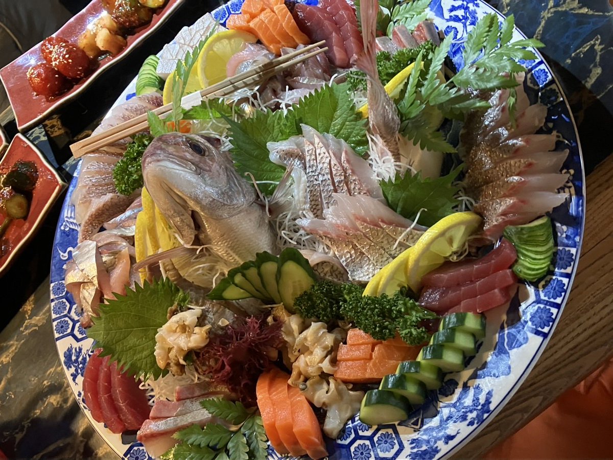 tnst_com's tweet photo. 韓国料理屋ですがご注文があれば世界イチのお刺身盛りが出来ます。
#青森県八戸市
#丸辛食堂Tete https://t.co/T39QioSHV3