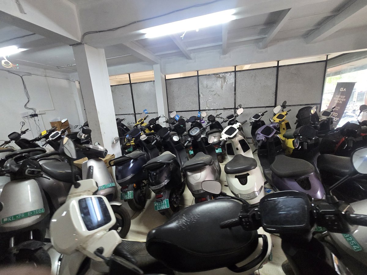 athul_ind's tweet photo. @deepgoyel @RohitPa21342777 And there are scooters that are kept there from 2025. The service team head herself told it. 

I know it will be hard to believe someone from internet without seeing the actual thing. But the reality is this. 

Here is the image my brother took yesterday, when visited to check. https://t.co/DhPlcyATR1