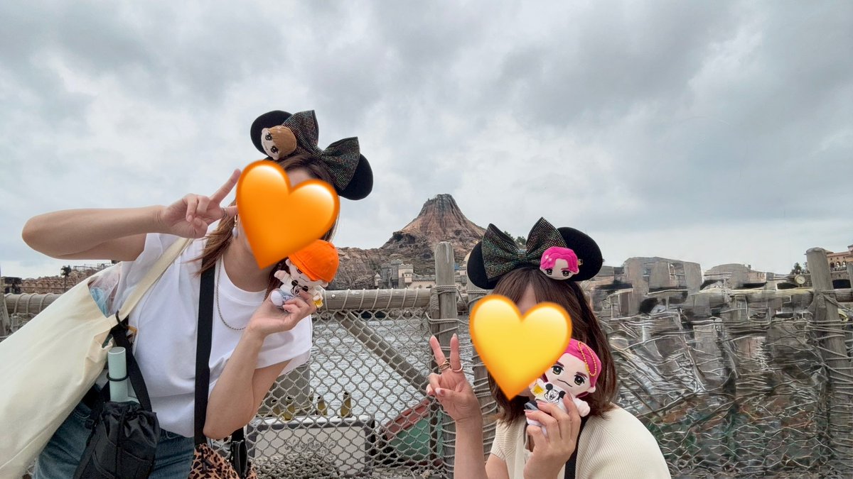 jingu___jiii's tweet photo. 昨日ディズニーシー行ってきた🌎🌋🧞‍♂️
久々のディズニーシーは課金と抽選と諸々駆使しないといけなくて白目だったけどひたすらビール飲んでディズニーの雰囲気と25周年のお祝いを満喫したよ🍻
松倉担が閑也くんの洋服作ってきてくれた💫かわいい！！ありがとう🫶 https://t.co/k5pcJfHIIj