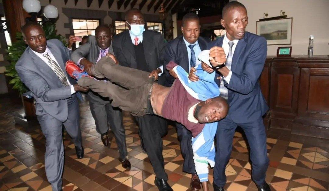 weehmzeee's tweet photo. Pale Citam ukisema "Ngai Mwathani"  badala ya "Lord Aklmirry" https://t.co/qOhZJMY0jh
