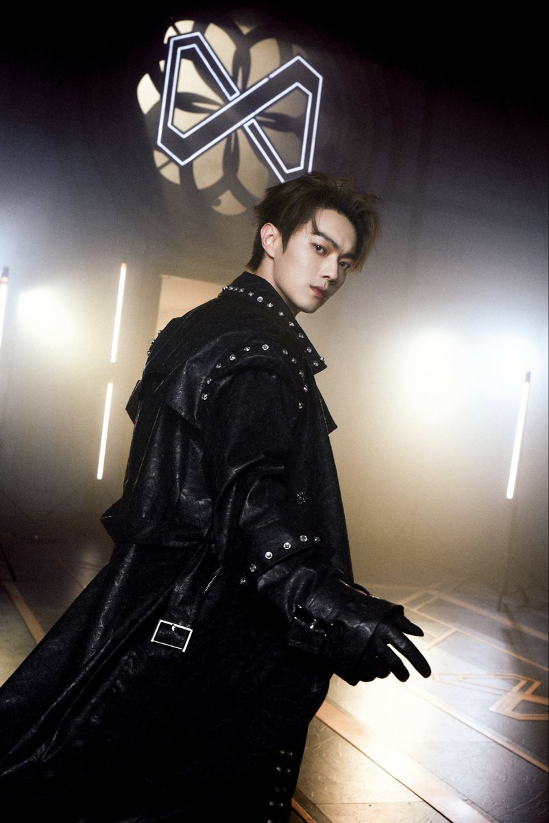 Xu Kai Studio Weibo (1/3) 7.5.26 outfit confirmed: a perfect blend