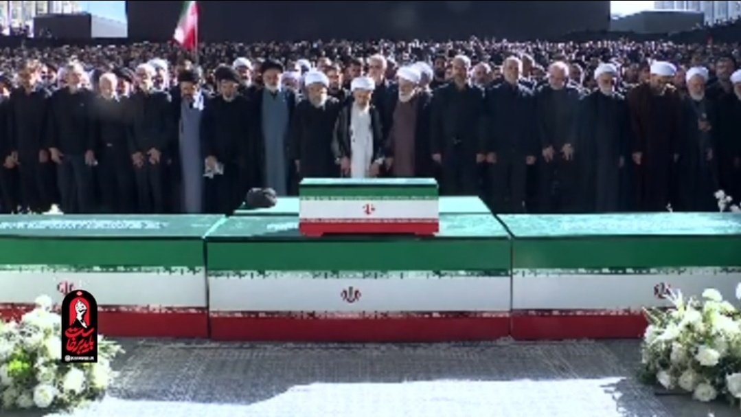 banookashaiii_6's tweet photo. میلیون ها نفر همراه با مردم مصلی تکرار کردند 
اللهم انا لا نعلم منه الا خیرا 💚 https://t.co/VRacEqdIXu