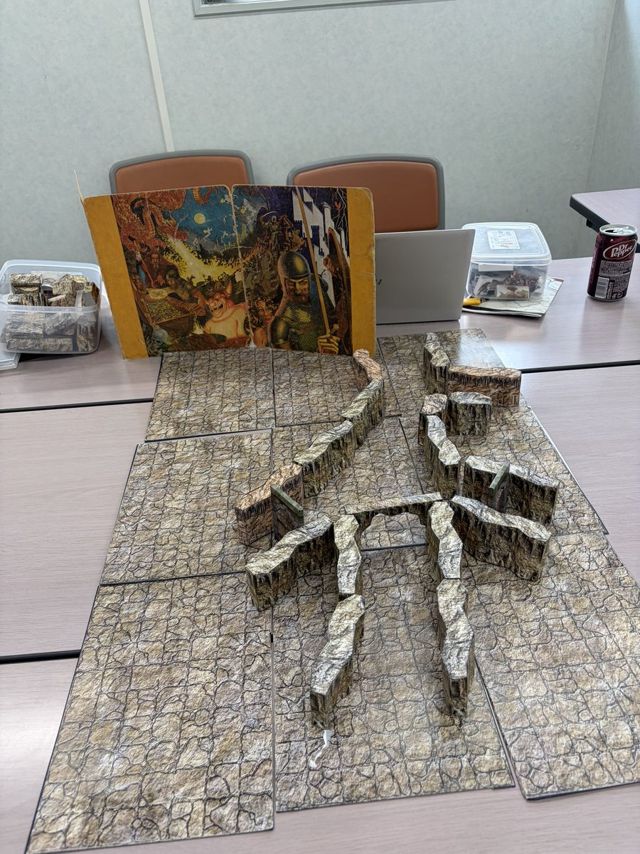 MizukaOhsaki's tweet photo. UK2 ”The Sentinel“ on AD&amp;D 1e (part 3).

Based on the information they had obtained, the party began searching the ruins of an abandoned fort on the riverbank.

Let's start here today.
#ttrpgs   #ADnD1e https://t.co/z3toEd2VKS