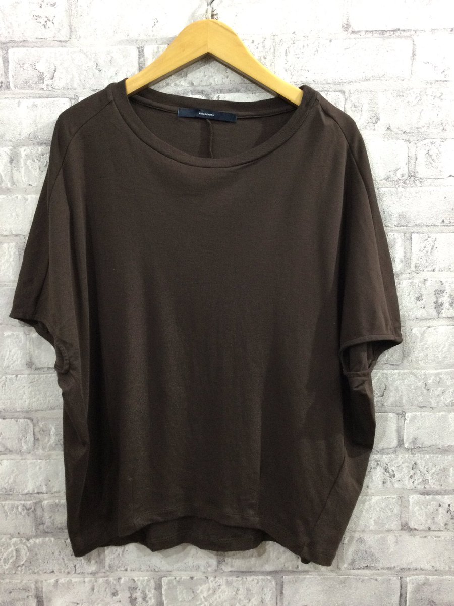 fieldstyle01's tweet photo. 上板橋店新着商品です。

FRAMeWORK ¥3,990  表記なしF

昨年モデル。参考定価¥11,000
立体的なコクーンシルエットが着映えするプルオーバー。

他にも本日はインディヴィ、ムルーア、ビューティー&amp;ユースなどの商品が入荷しております。
雨の日ポイント2倍実施中です。ぜひお立ち寄りくださいませ。 https://t.co/84sMkQ4lzz