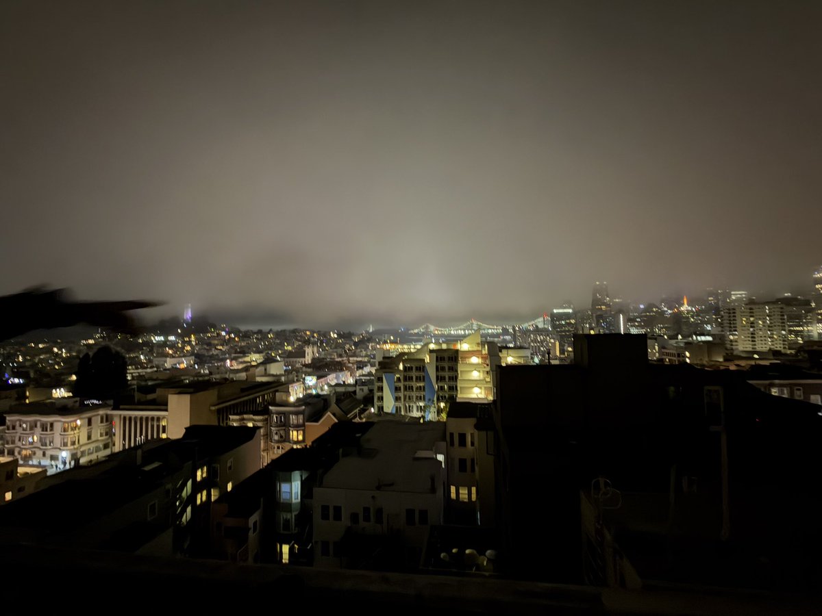 mrloldev's tweet photo. fireworks in San Francisco, California🇺🇸☁️ https://t.co/MByPKYBq3Z